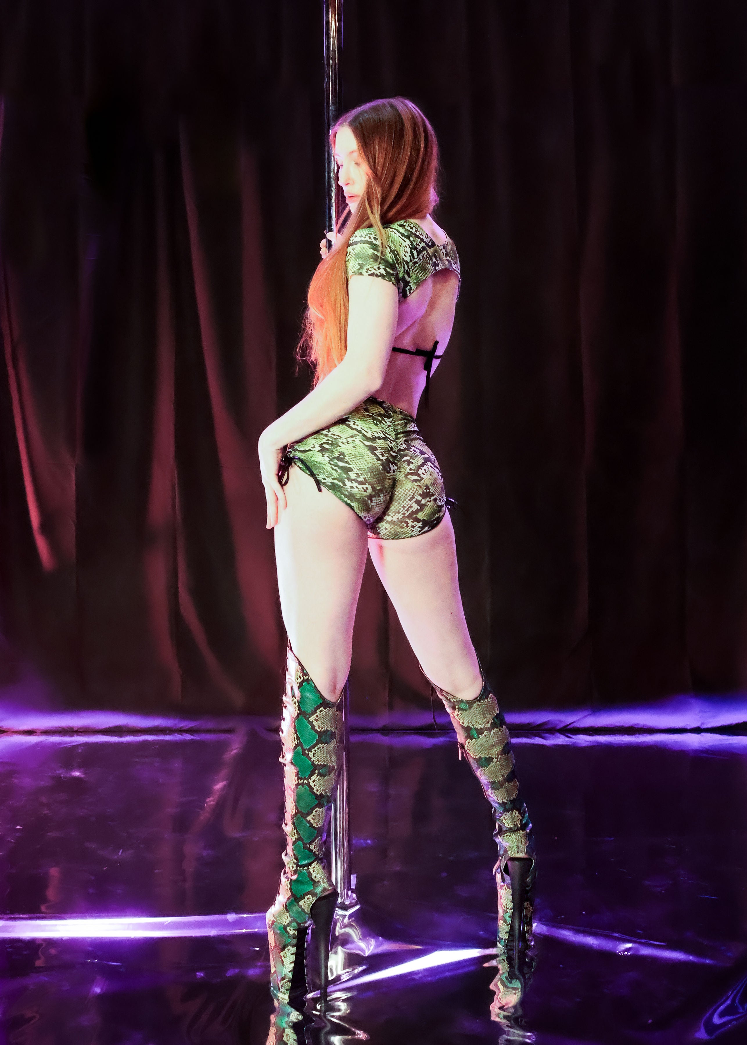 Poison Ivy: Drawstring Mesh Short